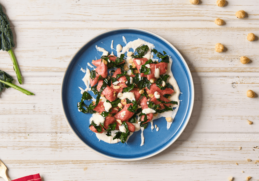 Gnocchi di barbabietola alla bava con cavolo nero